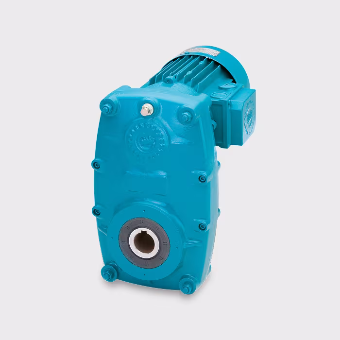 Blauer Flachgetriebemotor mit sichtbarer Antriebswelle vor weißem Hintergrund.